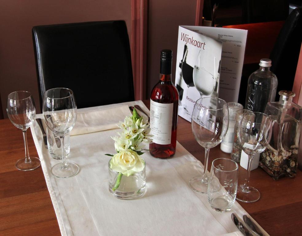 Hotel Restaurant Zeeland Tholen Buitenkant foto
